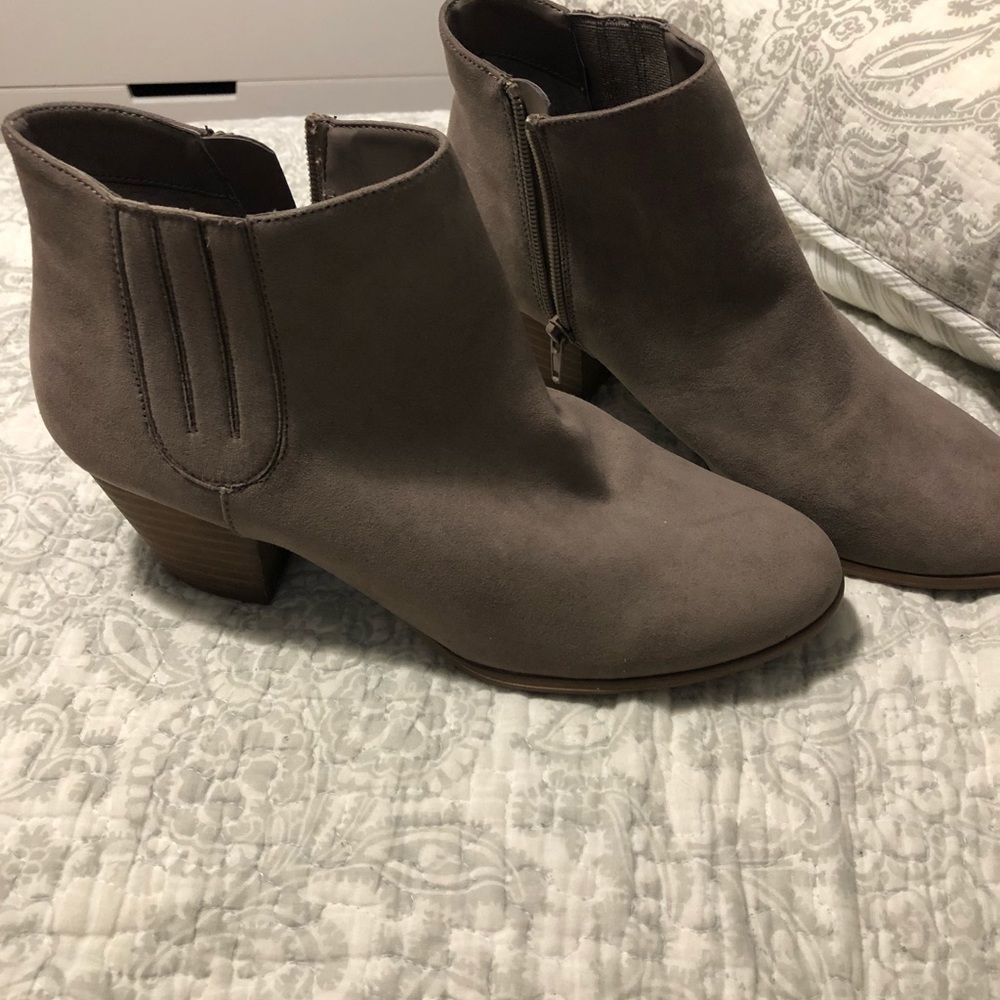 Size 9 1/2 heeled ankle boots